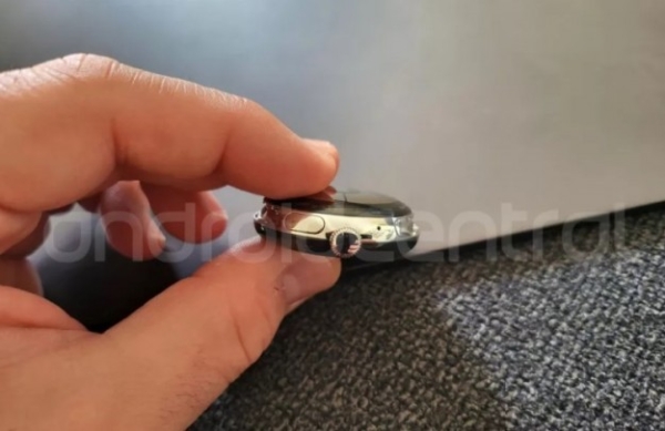Відвідувач ресторану знайшов прототип смарт-годинника Google Pixel Watch