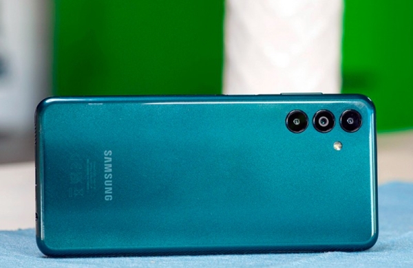 Обзор Galaxy A04s: самого дешёвого смартфона Samsung для базовых задач