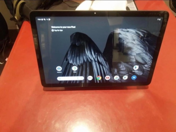 Хтось продає планшет Pixel Tablet, який вийде 2023 року