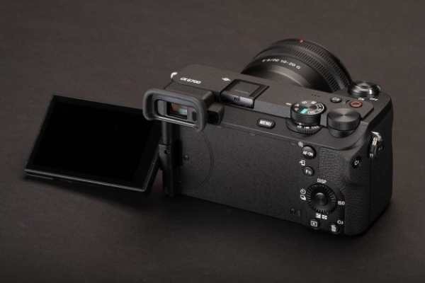 Представлено Sony a6700 - флагманську бездзеркалку з датчиком APS-C