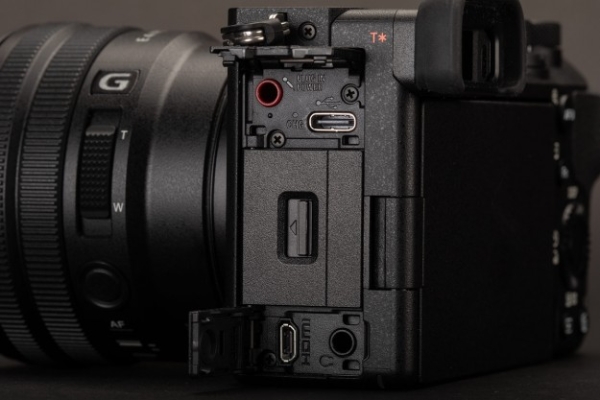 Представлено Sony a6700 - флагманську бездзеркалку з датчиком APS-C