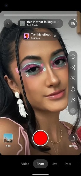 Майже як TikTok: у YouTube з'явилися вертикальні трансляції і не тільки