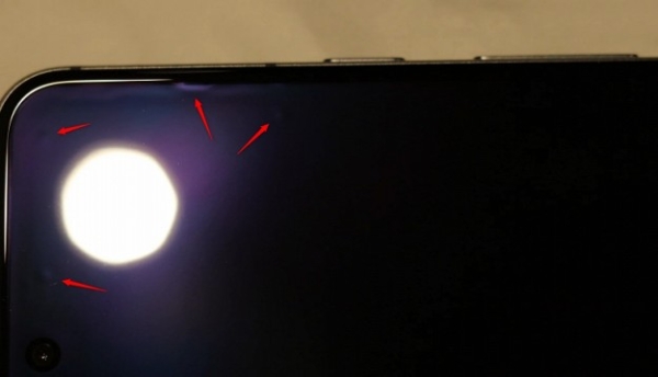 Користувачі Pixel 8 і 8 Pro скаржаться на «опуклості» і «брижі» під склом дисплея