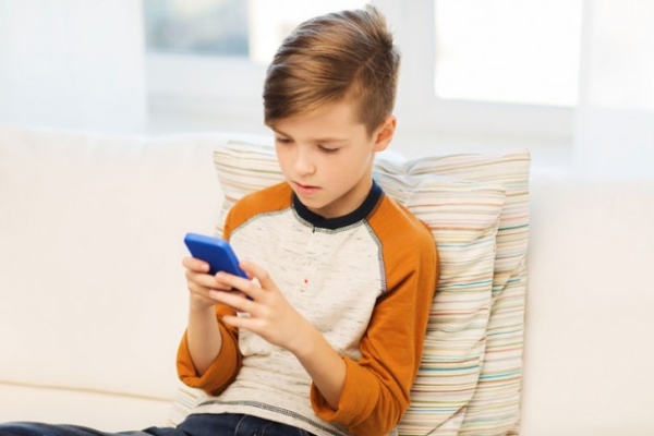 Смартфони для дітей та школярів: як вибрати гаджет для дитини?