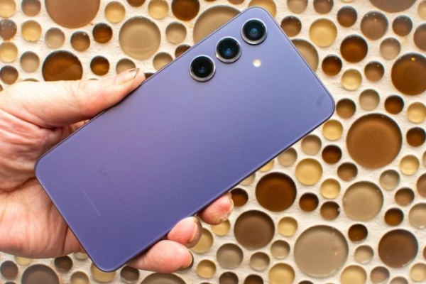 Samsung Galaxy S24 против Samsung Galaxy S24 Plus: сравнение двух субфлагманов