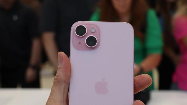 Samsung Galaxy S24 против iPhone 15: основные различия